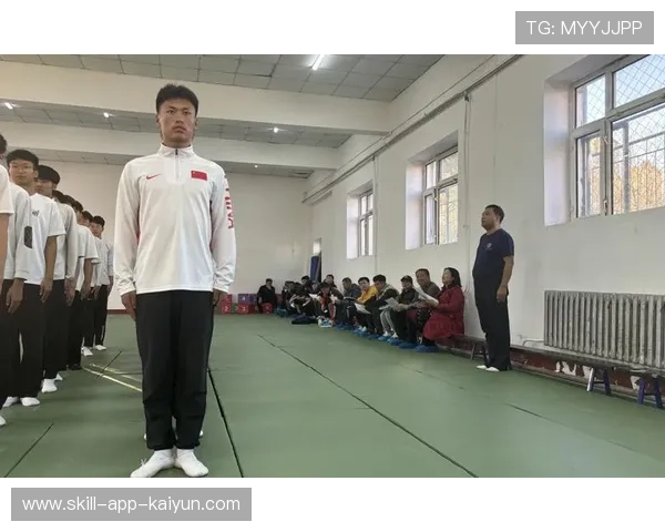 体操俱乐部举办教练公开课提升教练教学能力，体操队教练